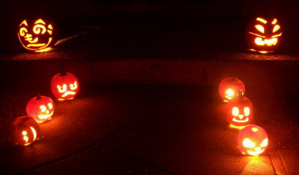 6 lanterns with candles